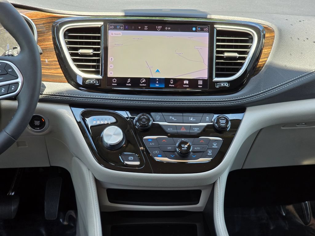Used 2024 Chrysler Pacifica Limited FWD image 34
