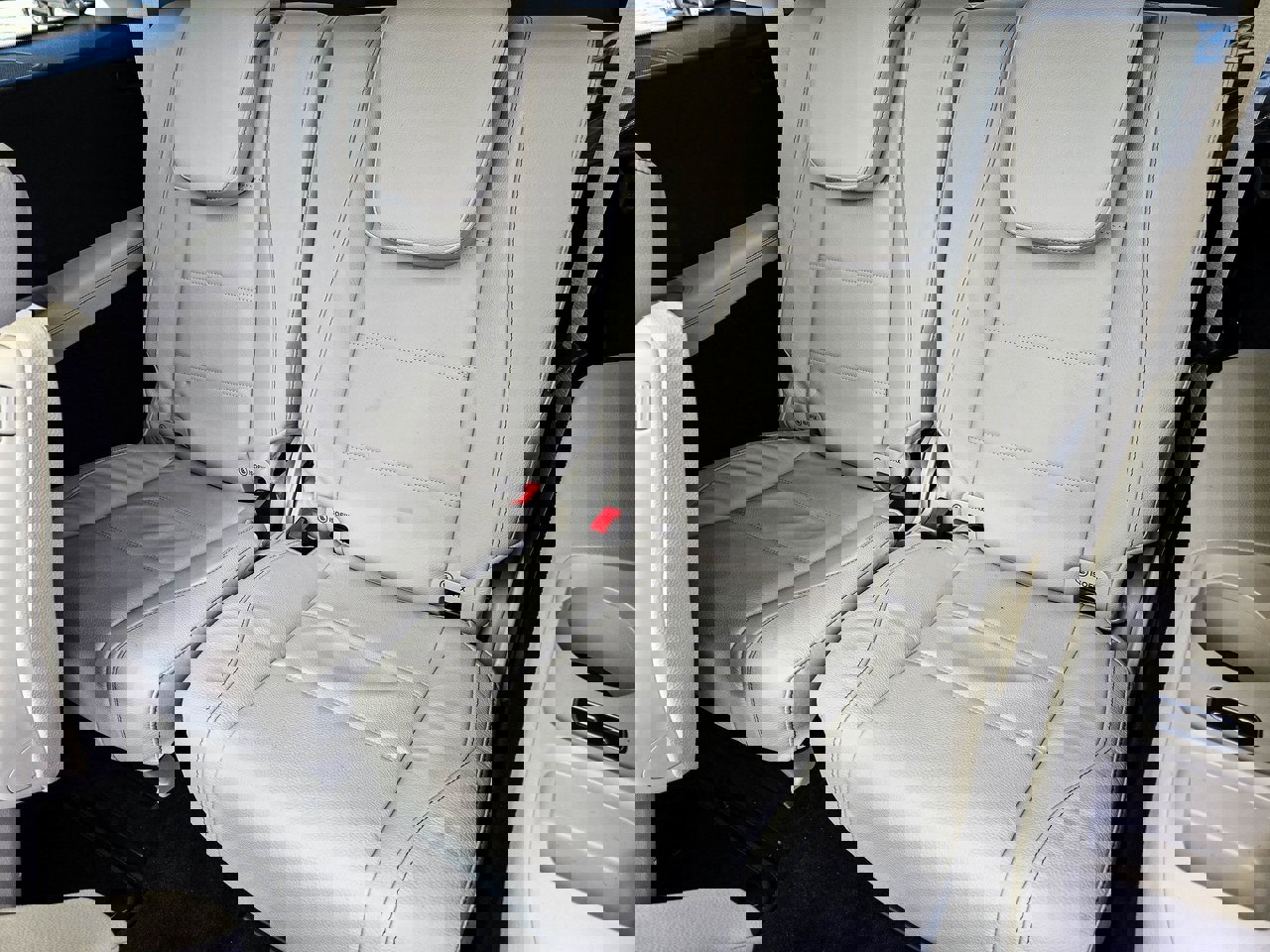 New 2026 Mercedes-Benz GLS 450 4MATIC image 35