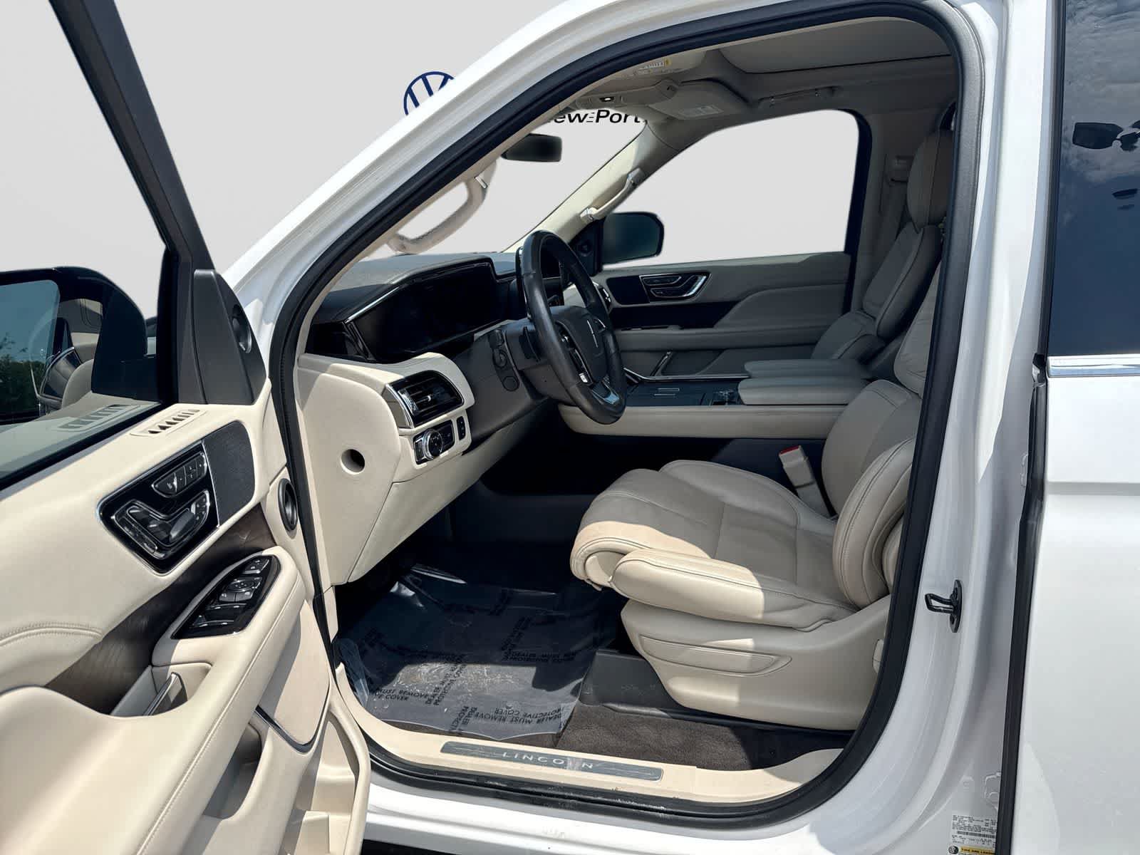 Used 2018 Lincoln Navigator Reserve w/ Technology Package AWD/4WD image 10