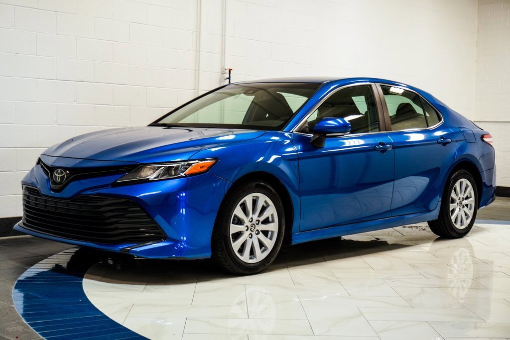 Used 2020 Toyota Camry LE image 4