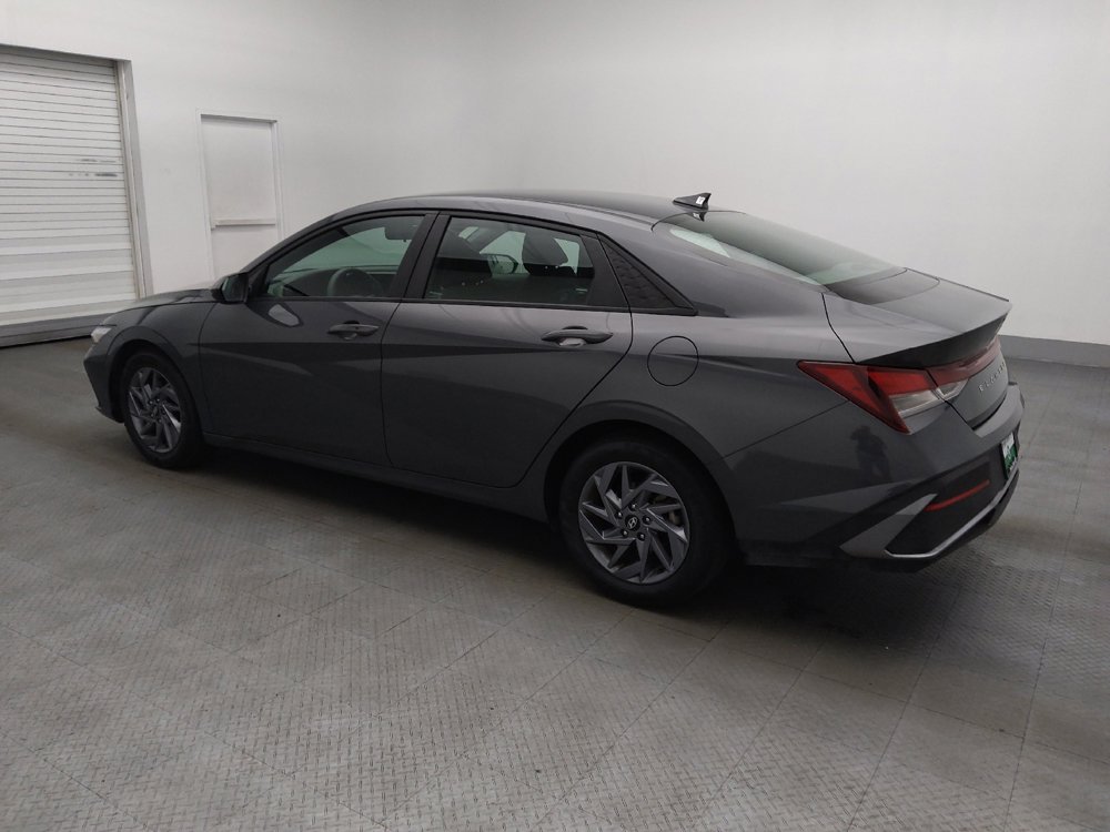 Used 2024 Hyundai Elantra SEL FWD image 3