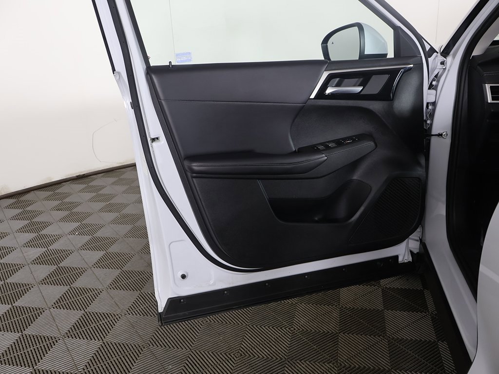 Used 2024 Mitsubishi Outlander SE image 23