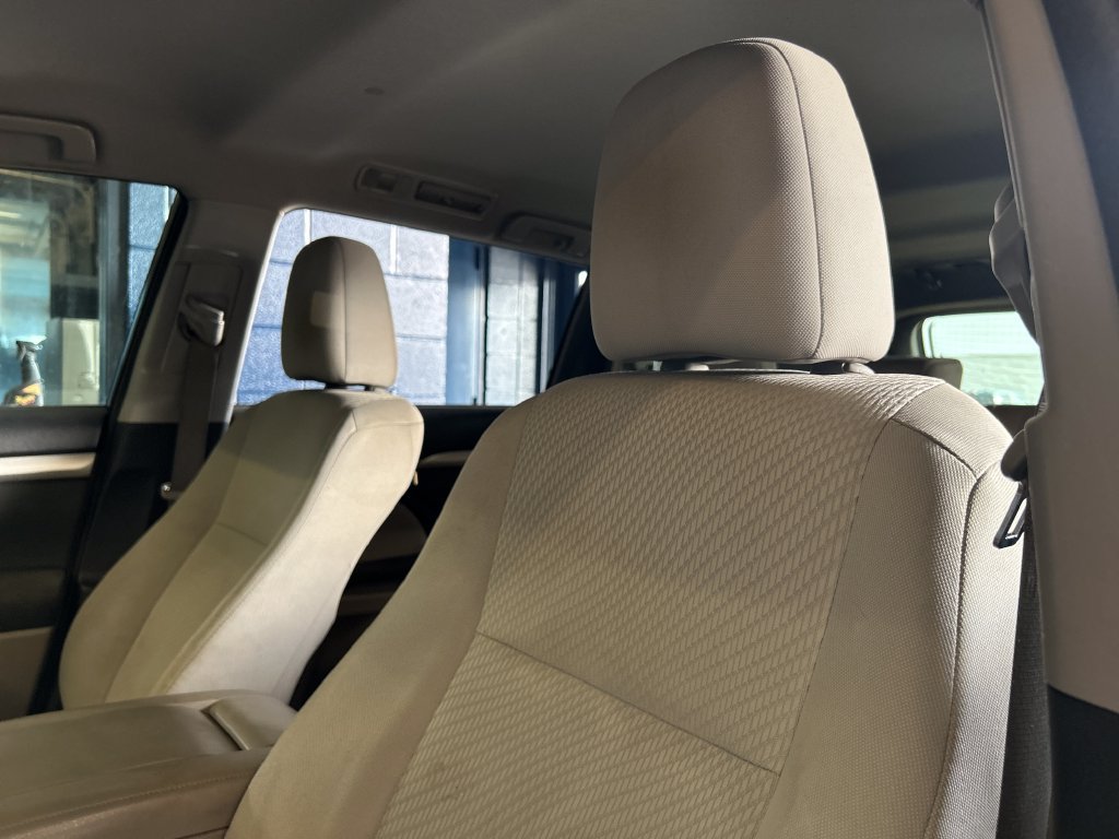 Used 2016 Toyota Highlander LE FWD image 9