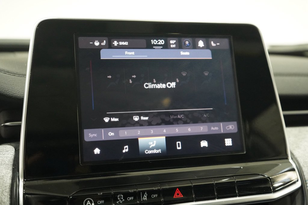 Used 2025 Jeep Compass Latitude w/ Sun & Sound Group AWD/4WD image 28