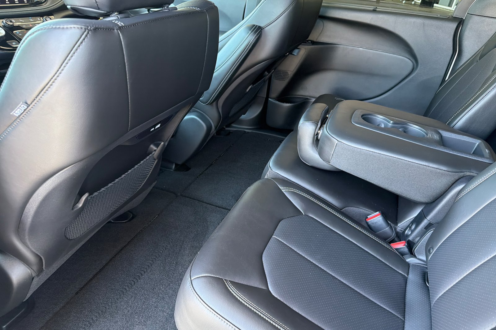 New 2027 Chrysler Pacifica Select FWD image 10