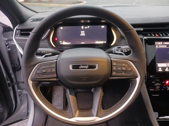 Used 2025 Jeep Grand Cherokee Laredo X w/ Luxury Tech Group I image 15