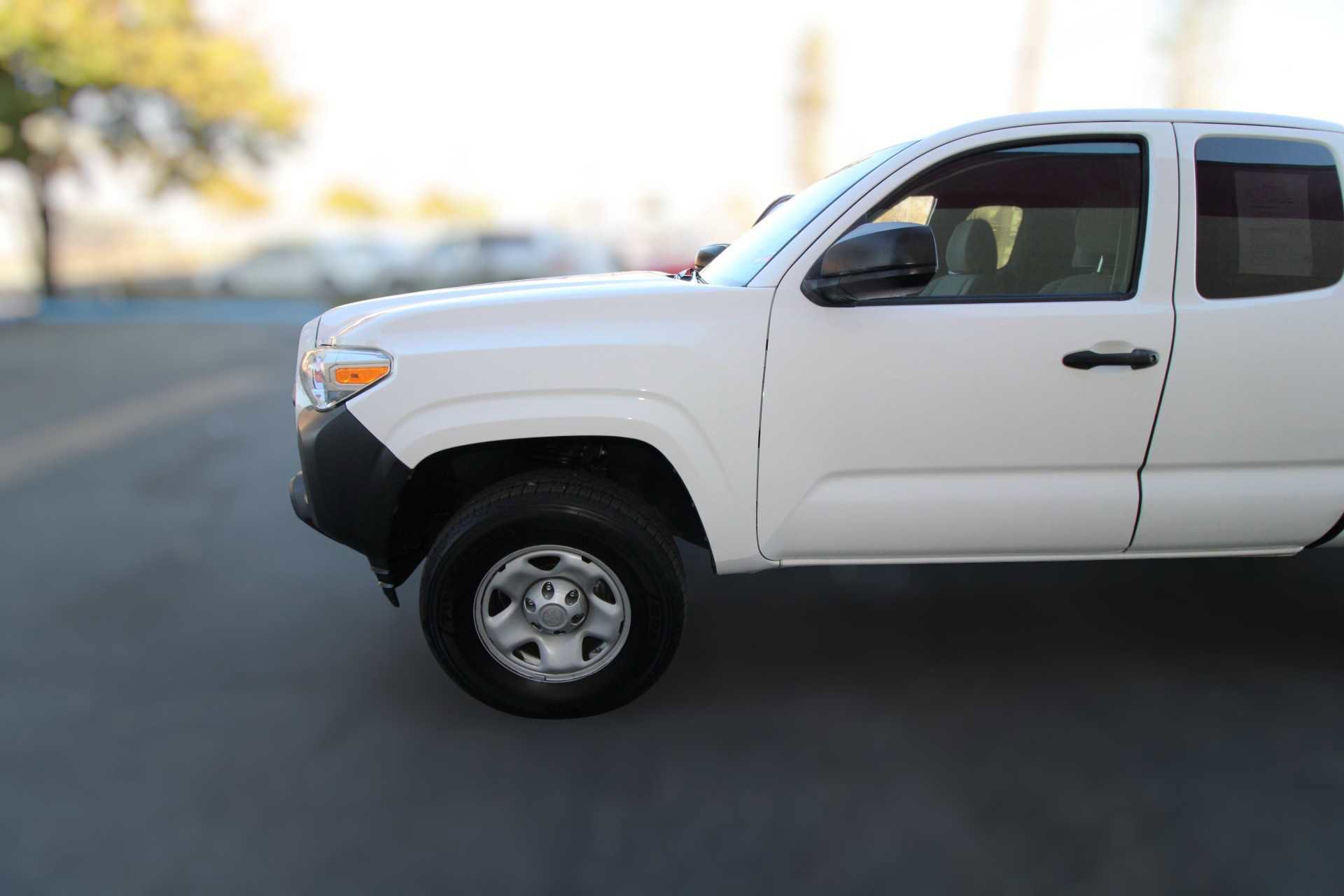 Used 2020 Toyota Tacoma SR image 13