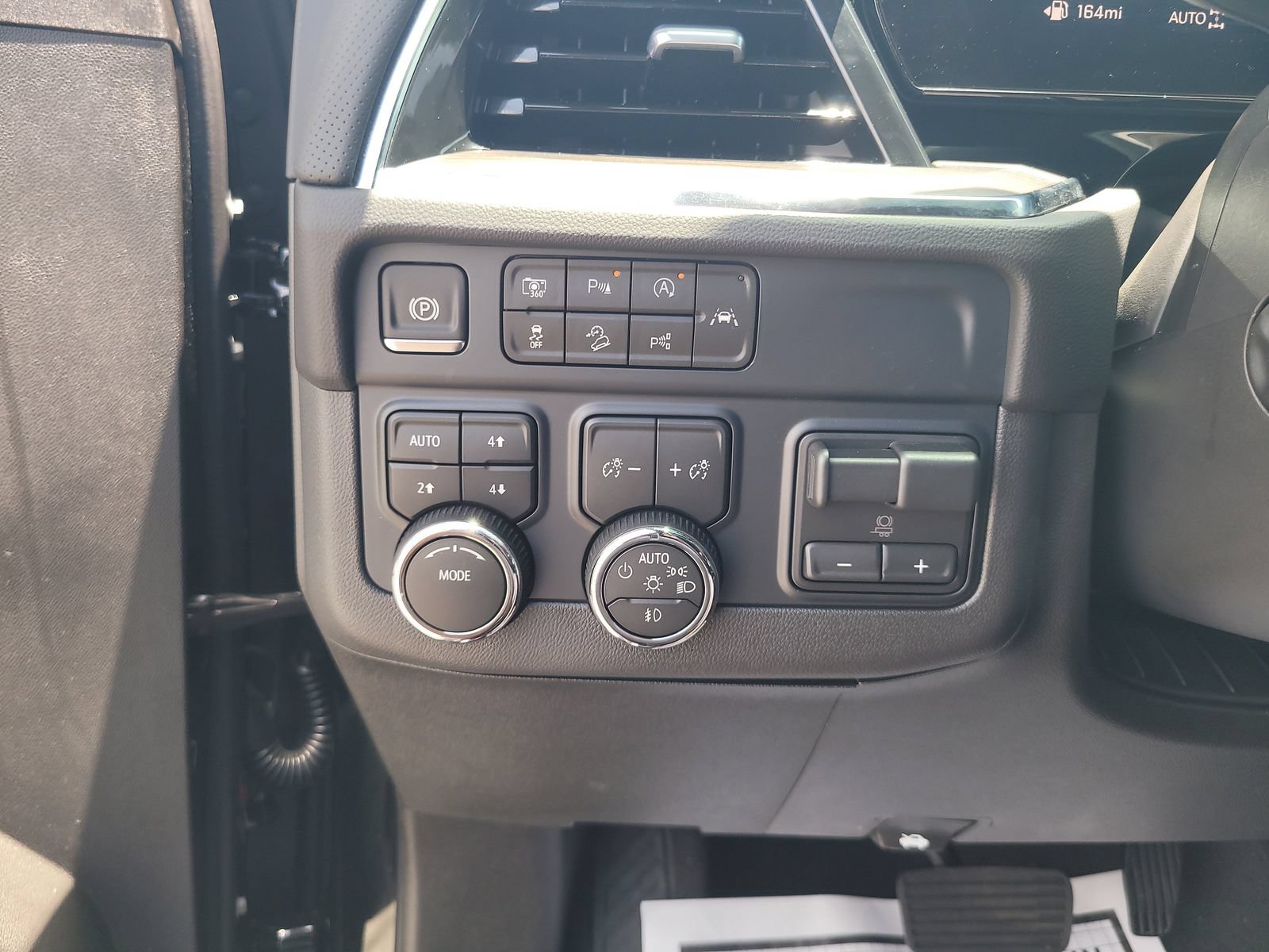 Used 2026 Chevrolet Tahoe Premier w/ Sun And Tow Package AWD/4WD image 17