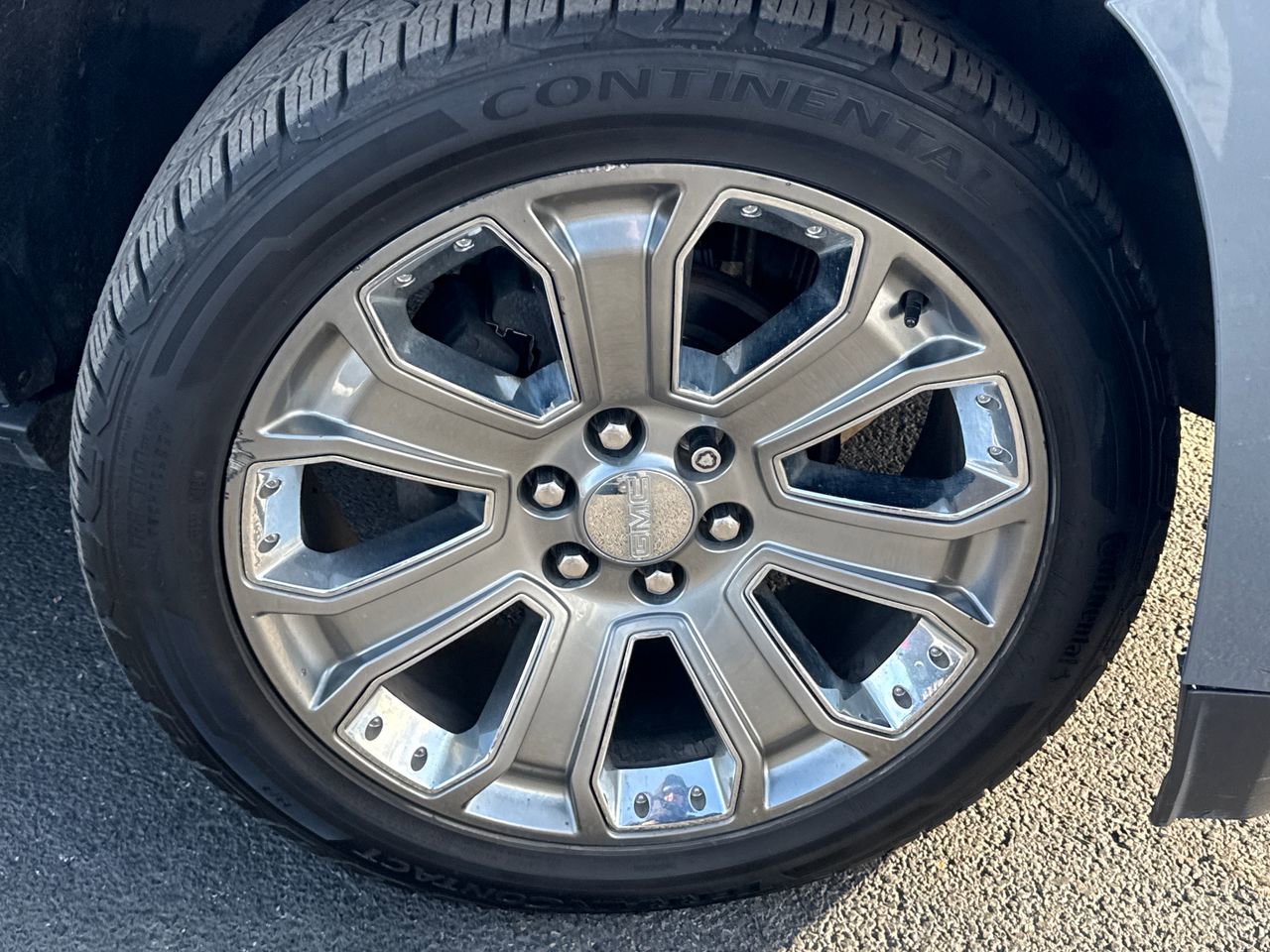 Used 2015 GMC Yukon XL Denali w/ Premium Package image 9