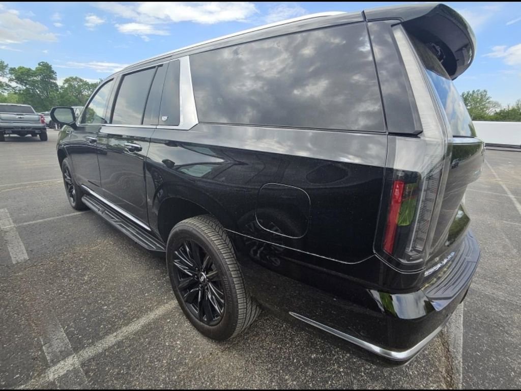 Used 2025 Cadillac Escalade ESV Premium Luxury AWD/4WD image 5