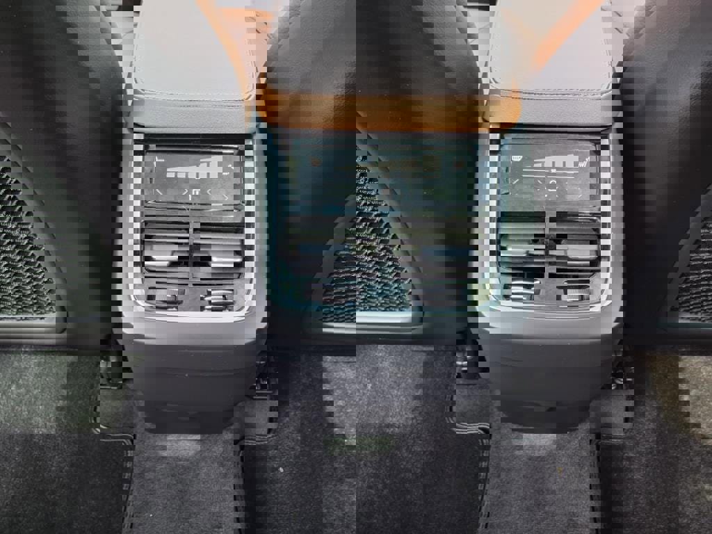 Certified 2025 Volvo XC90 B5 Plus image 7