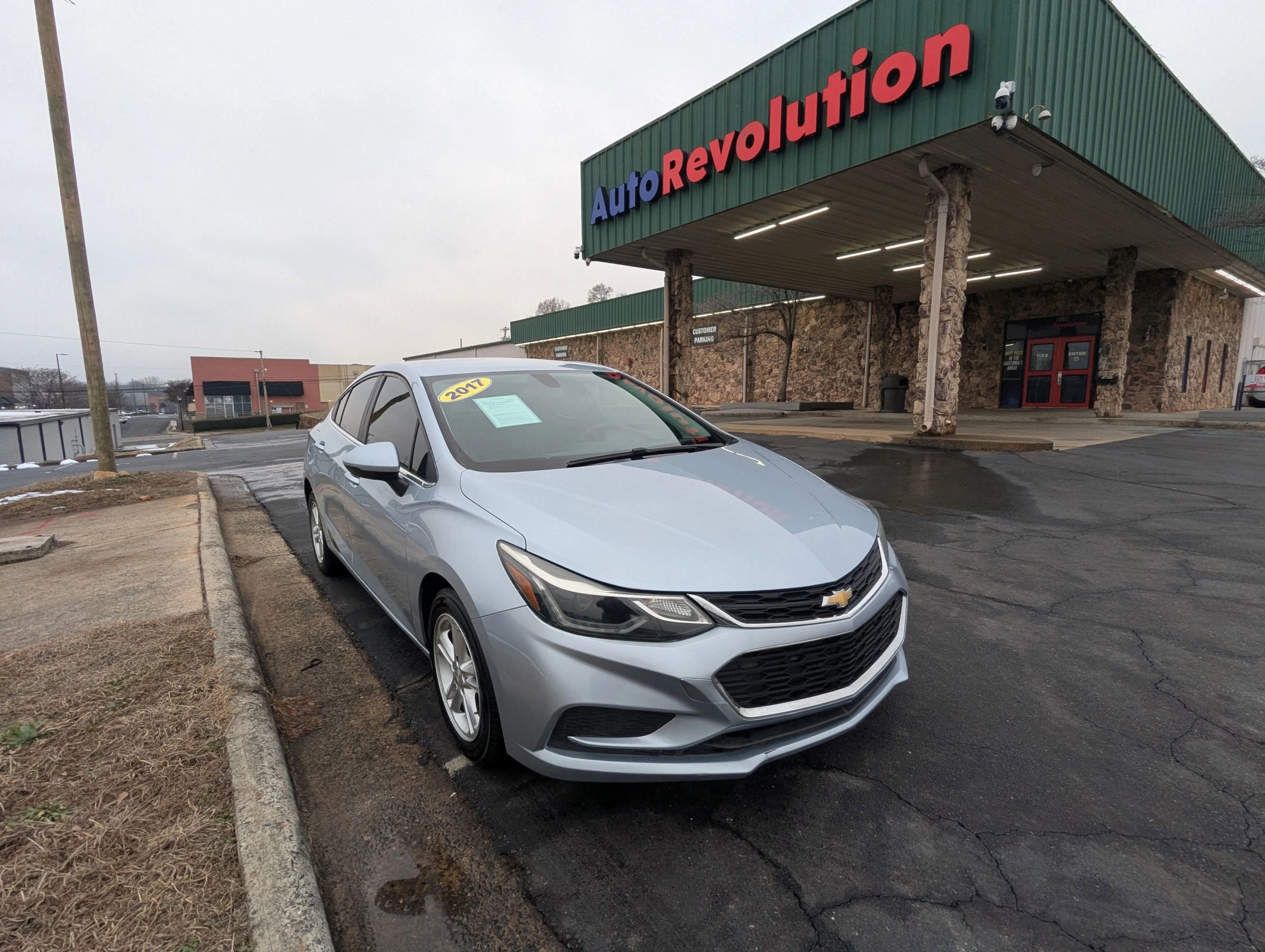 Used 2017 Chevrolet Cruze LT image 1