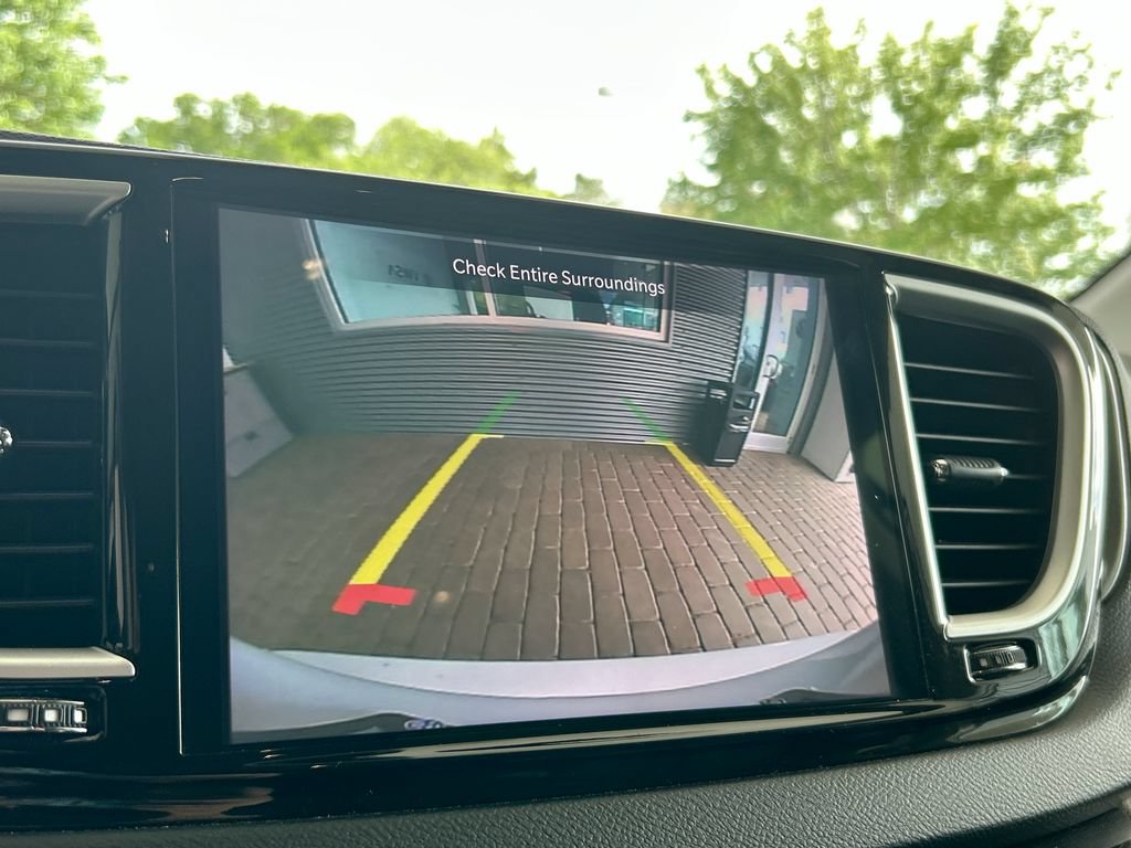 Used 2023 Chrysler Pacifica Touring-L FWD image 23