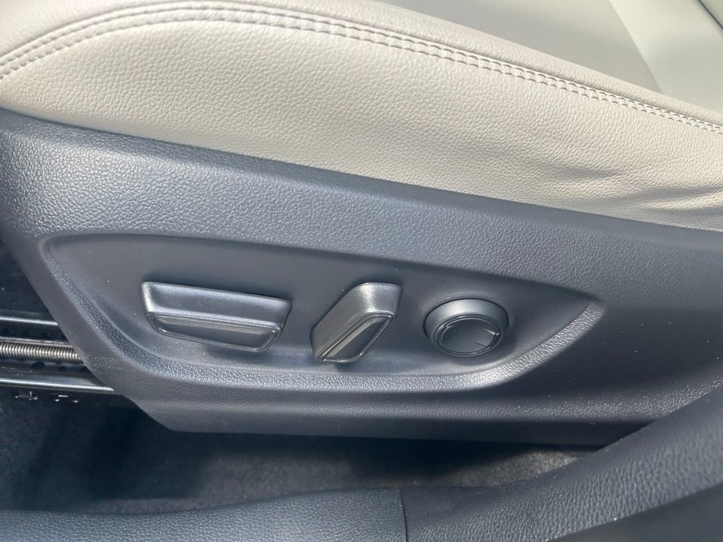 Used 2022 Toyota Corolla Cross XLE w/ Convenience Package AWD/4WD image 52