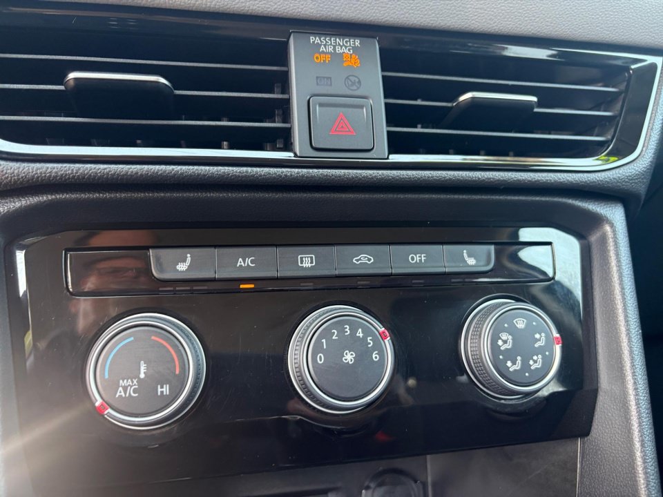 Certified 2023 Volkswagen Taos SE FWD image 18