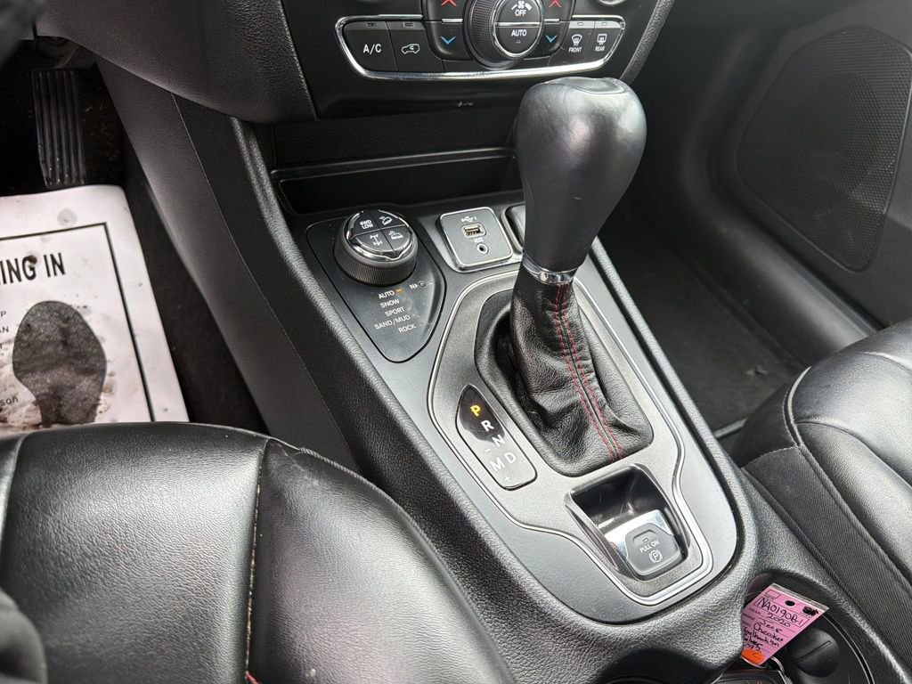 Used 2020 Jeep Cherokee Trailhawk w/ Cold Weather Group image 24