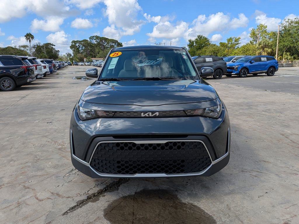 Certified 2025 Kia Soul LX w/ LX Technology Package FWD image 3