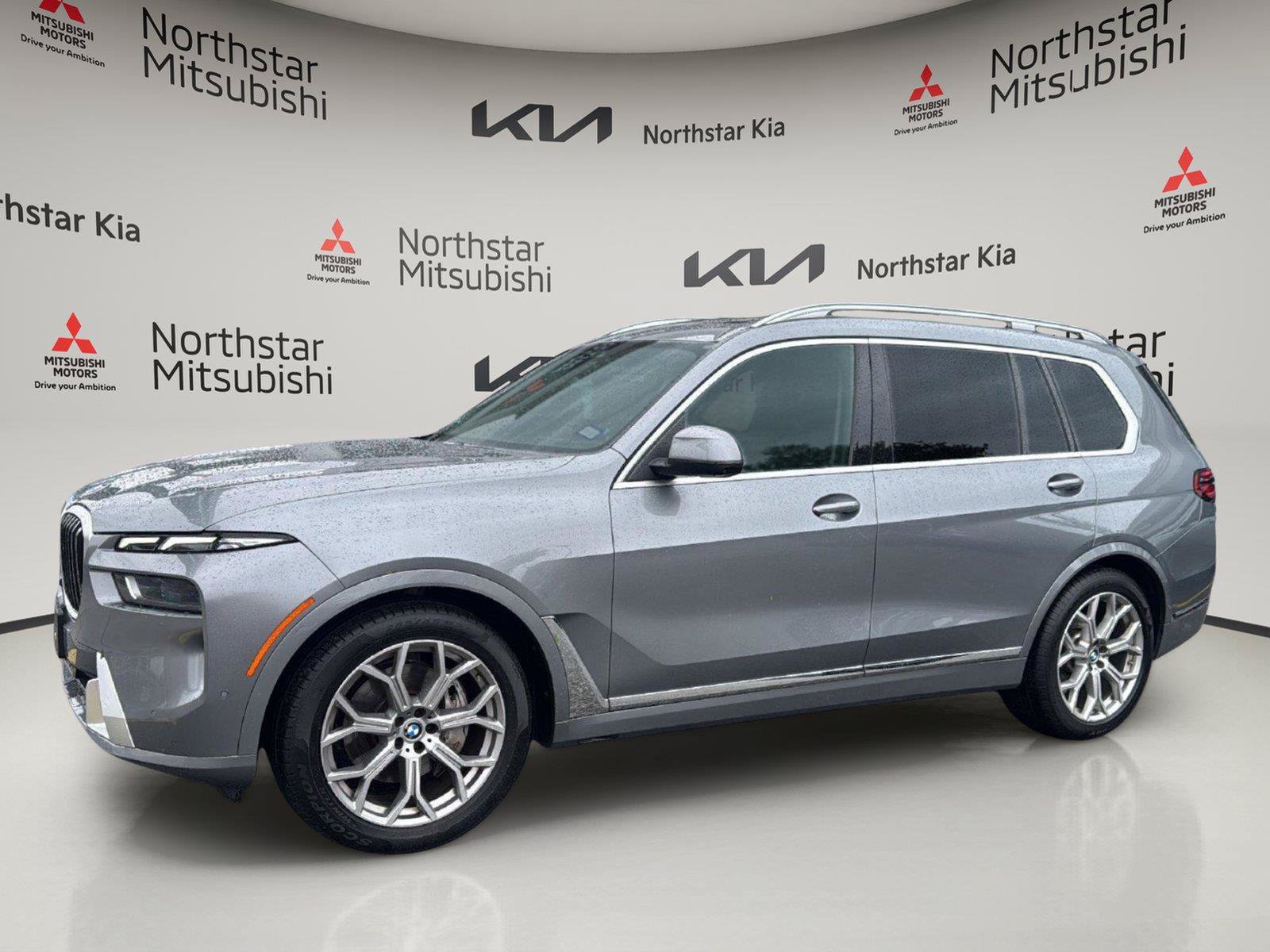 Used 2025 BMW X7 xDrive40i AWD/4WD image 2