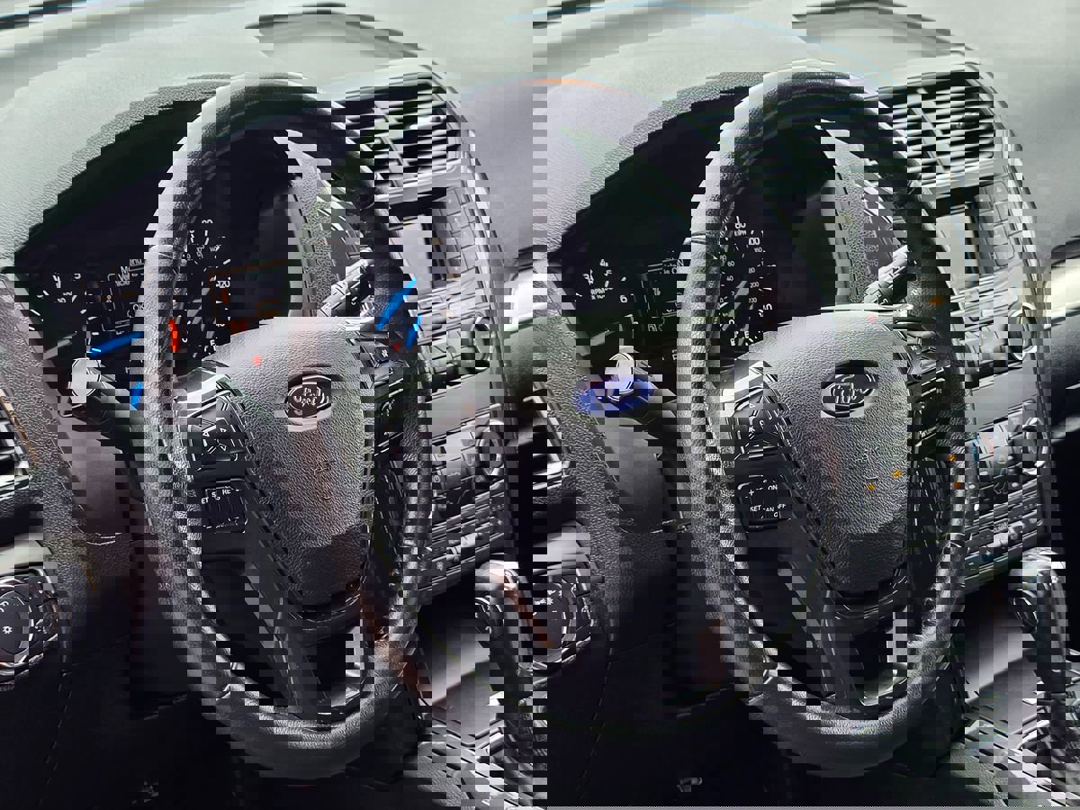 Used 2019 Ford Explorer XLT image 24