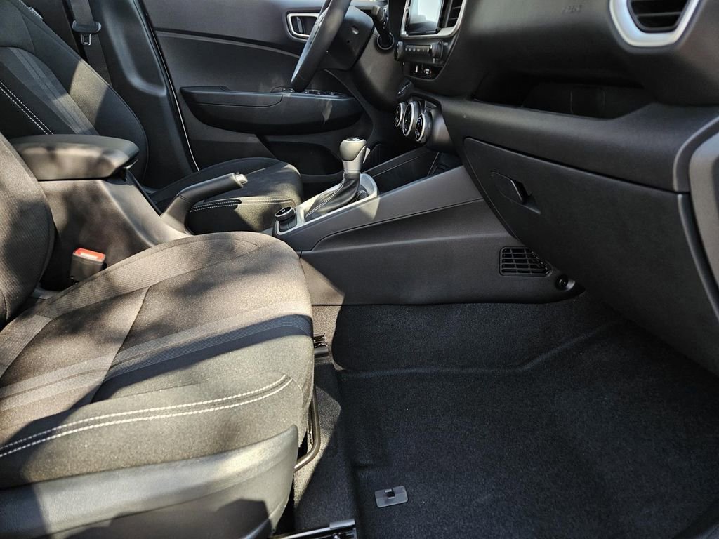 New 2025 Hyundai Venue SEL image 9