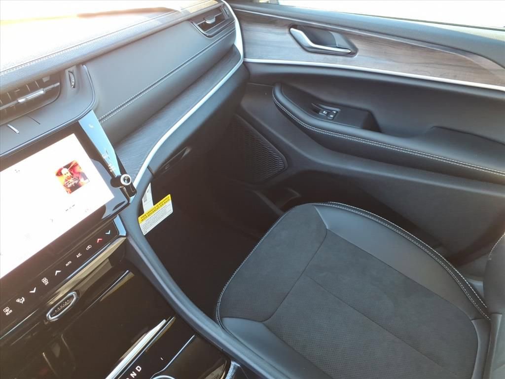 New 2026 Jeep Grand Cherokee Altitude image 30