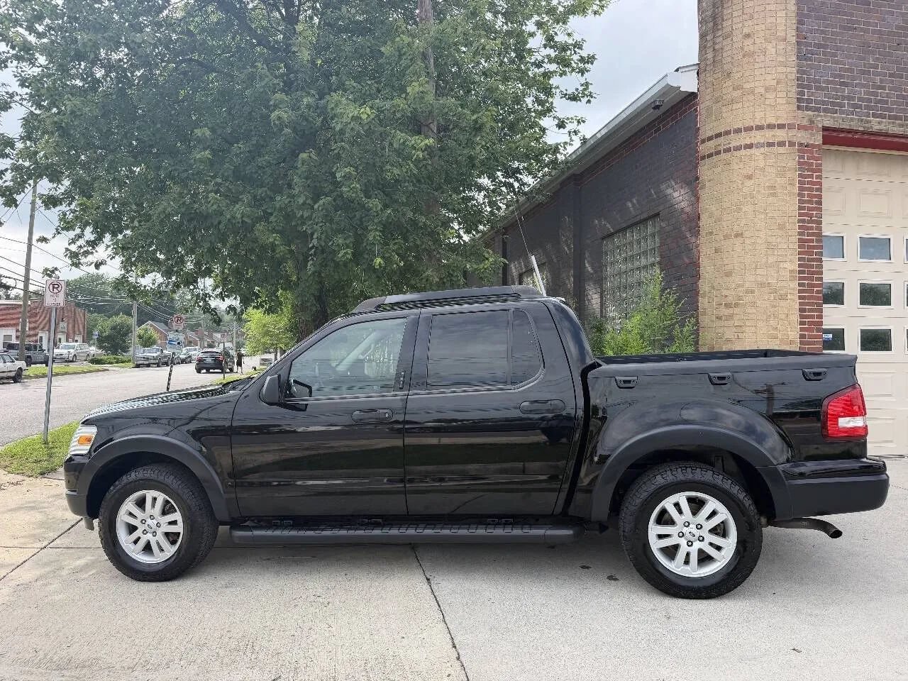 Used 2009 Ford Explorer Sport Trac XLT AWD/4WD image 12
