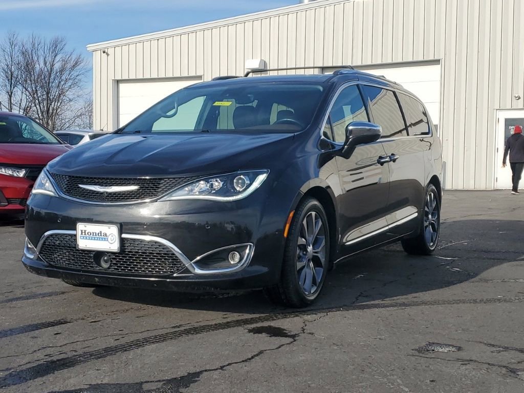 Used 2017 Chrysler Pacifica Limited image 3