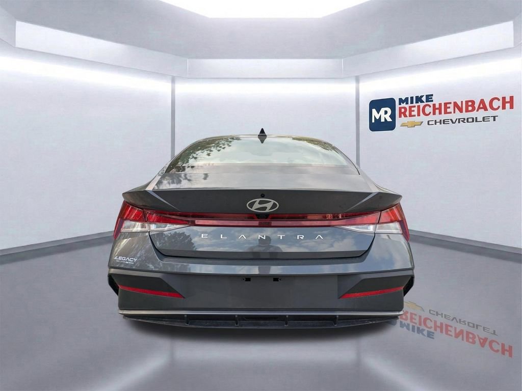 Used 2024 Hyundai Elantra SEL image 5