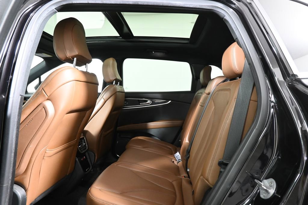 Used 2022 Lincoln Nautilus Reserve w/ Equipment Group 201A image 7