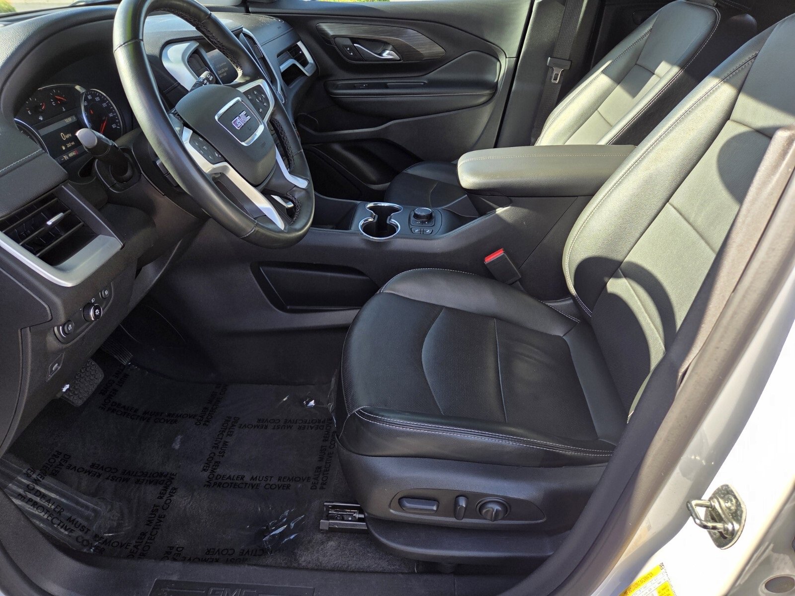 Used 2024 GMC Terrain SLT image 10