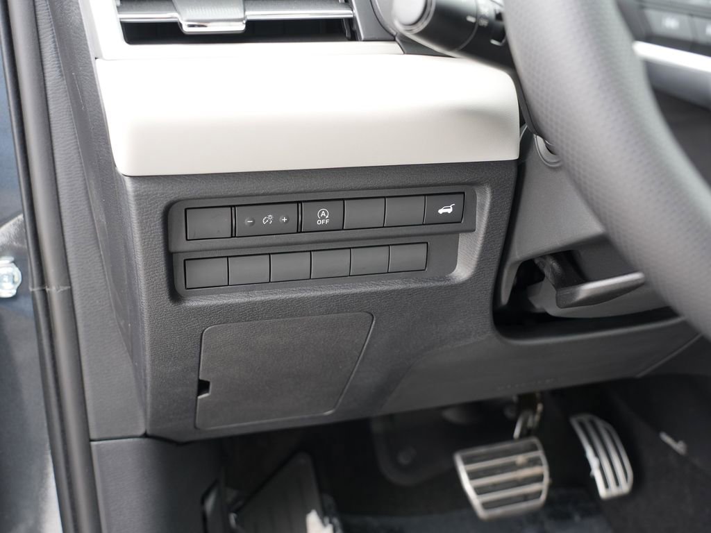 New 2026 Mitsubishi Outlander SEL image 17