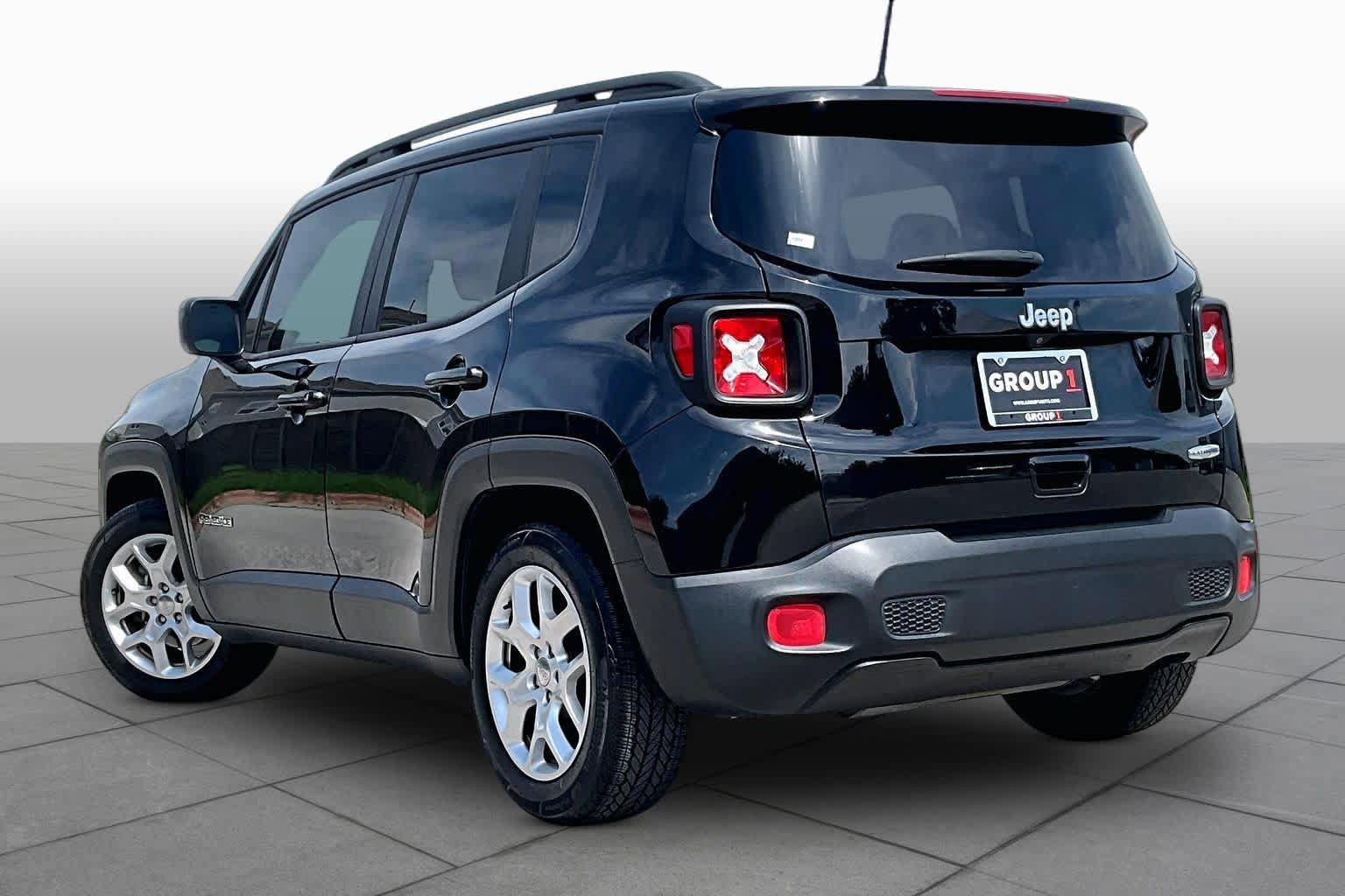 Used 2018 Jeep Renegade Latitude w/ Popular Equipment Group FWD image 12