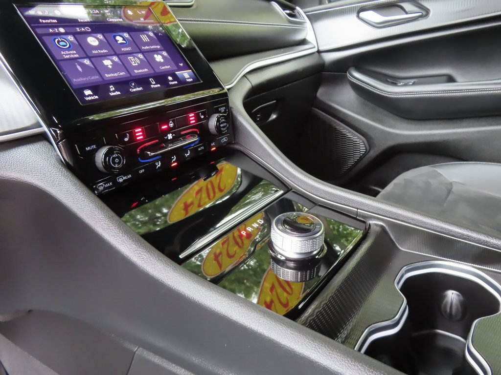 Certified 2024 Jeep Grand Cherokee Altitude image 18