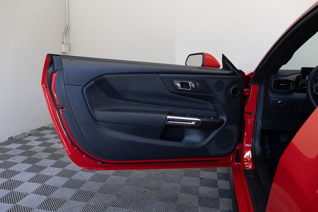 Used 2025 Ford Mustang GT RWD image 15