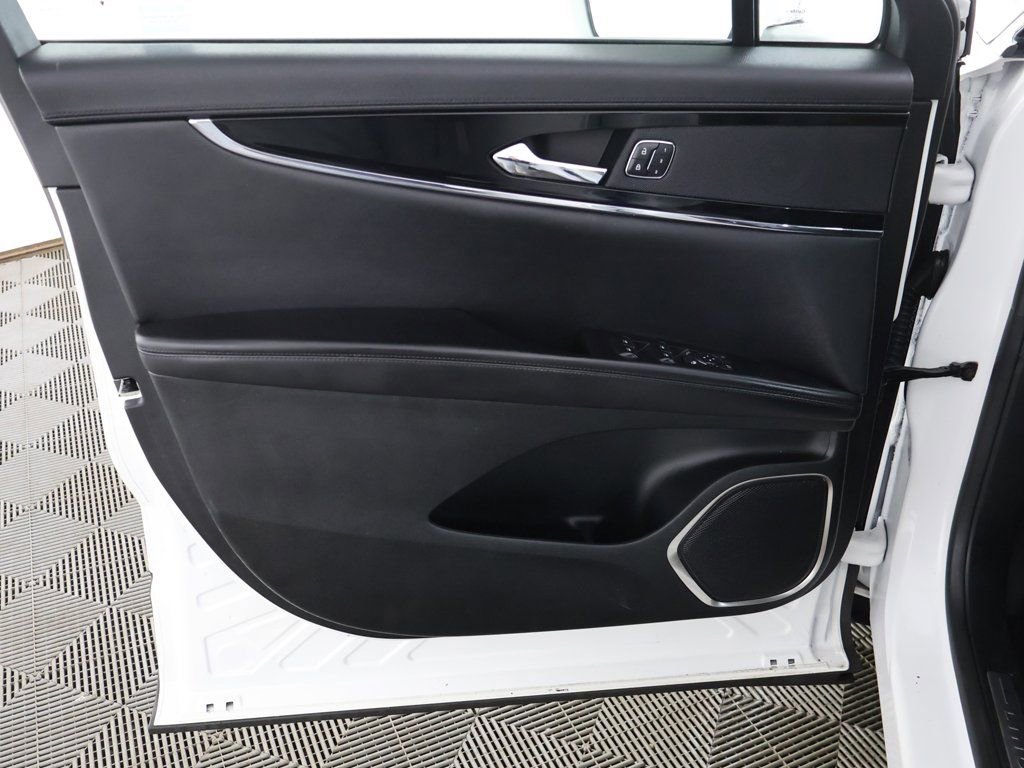 Used 2022 Lincoln Nautilus AWD image 21