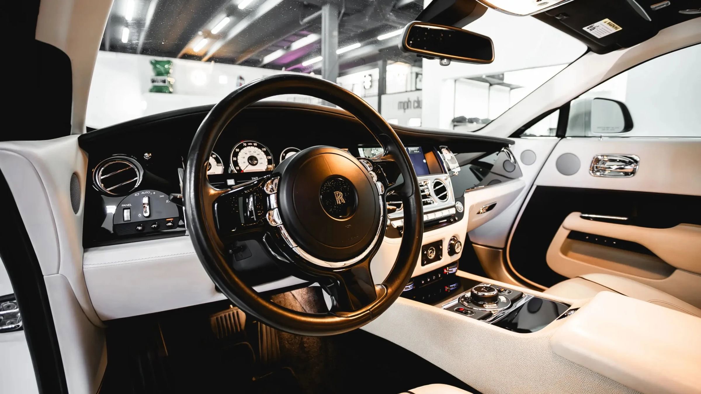 Used 2015 Rolls-Royce Wraith RWD image 29