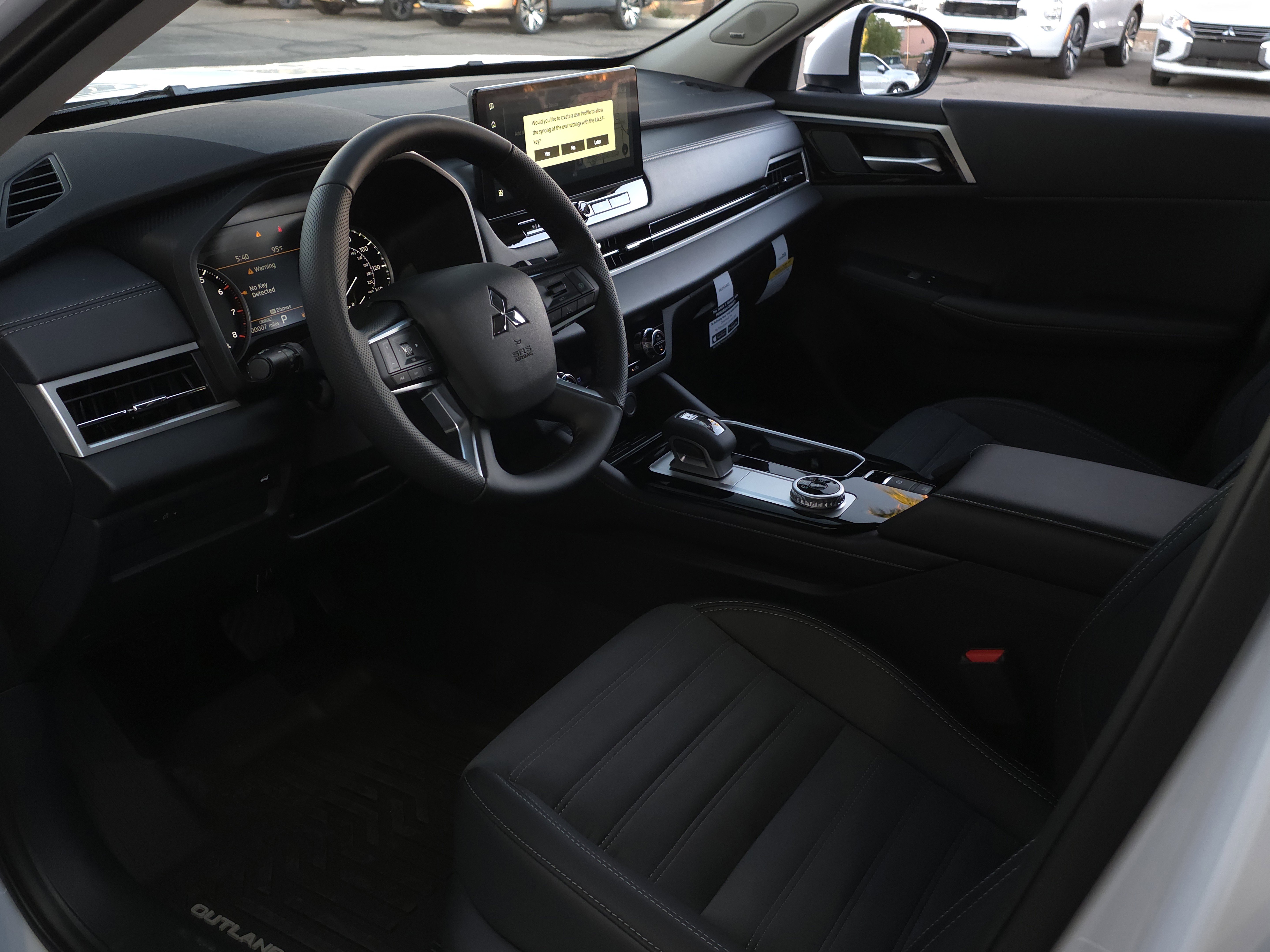 New 2025 Mitsubishi Outlander SE image 9