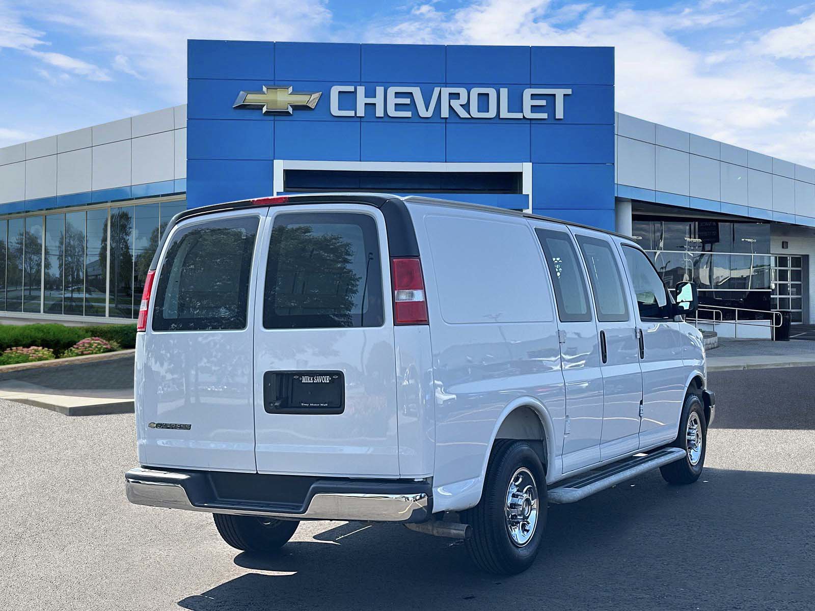 Certified 2025 Chevrolet Express 2500 w/ Driver Convenience Package RWD image 4