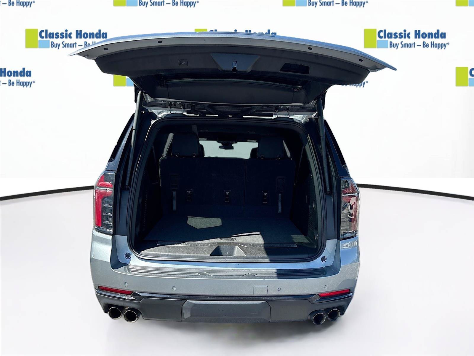 Used 2025 Chevrolet Suburban Z71 AWD/4WD image 30