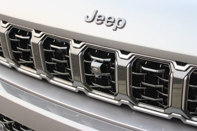 New 2026 Jeep Grand Cherokee Limited AWD/4WD image 8