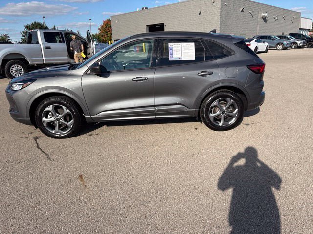 Used 2024 Ford Escape ST-Line w/ Tech Pack #1 AWD/4WD image 15