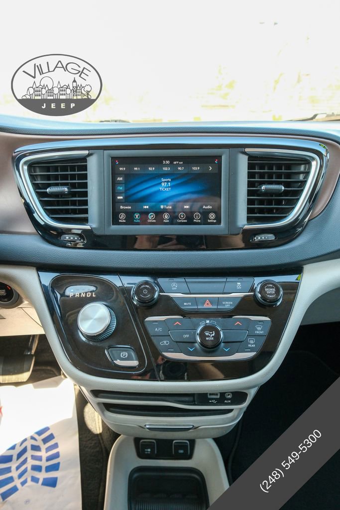 Used 2020 Chrysler Voyager Lxi FWD image 18