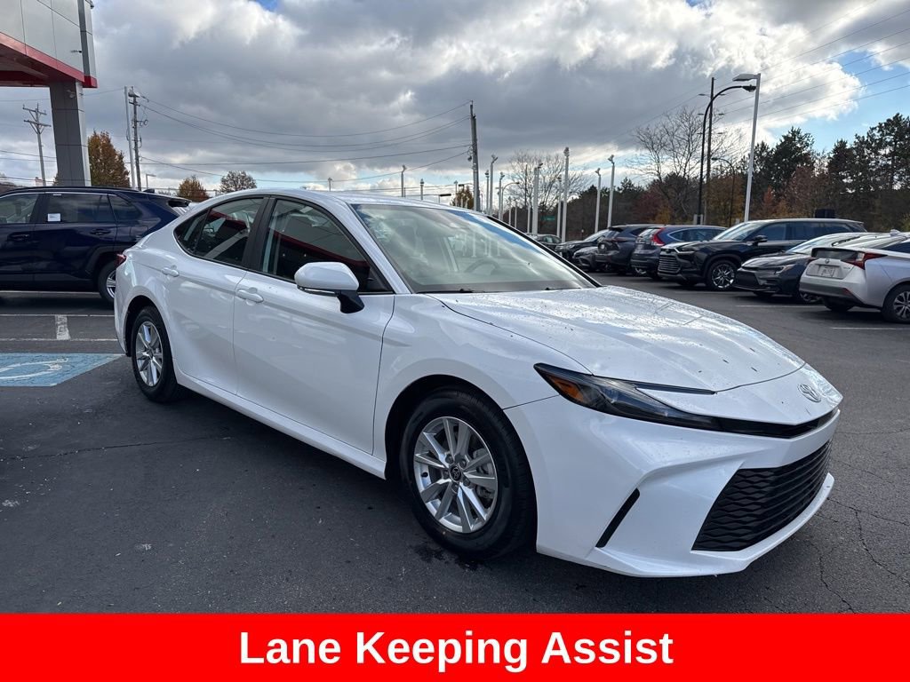 Used 2025 Toyota Camry LE image 8