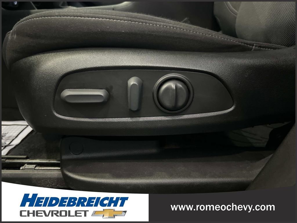 Used 2023 Chevrolet Traverse LT image 14