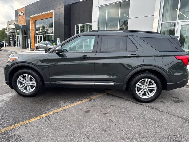 Used 2023 Ford Explorer XLT AWD/4WD image 2