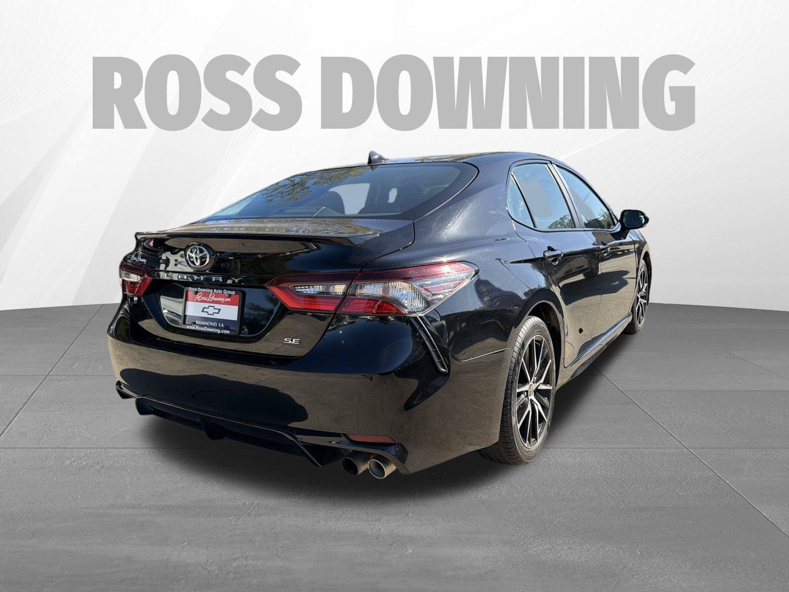 Used 2023 Toyota Camry SE FWD image 4