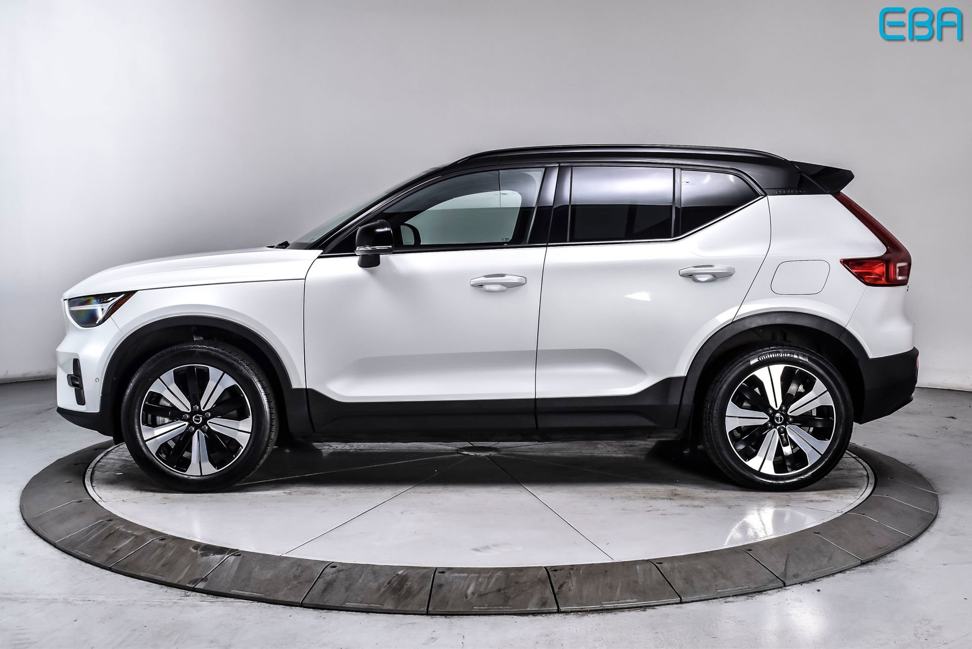 Used 2023 Volvo XC40 Recharge Plus AWD/4WD image 3