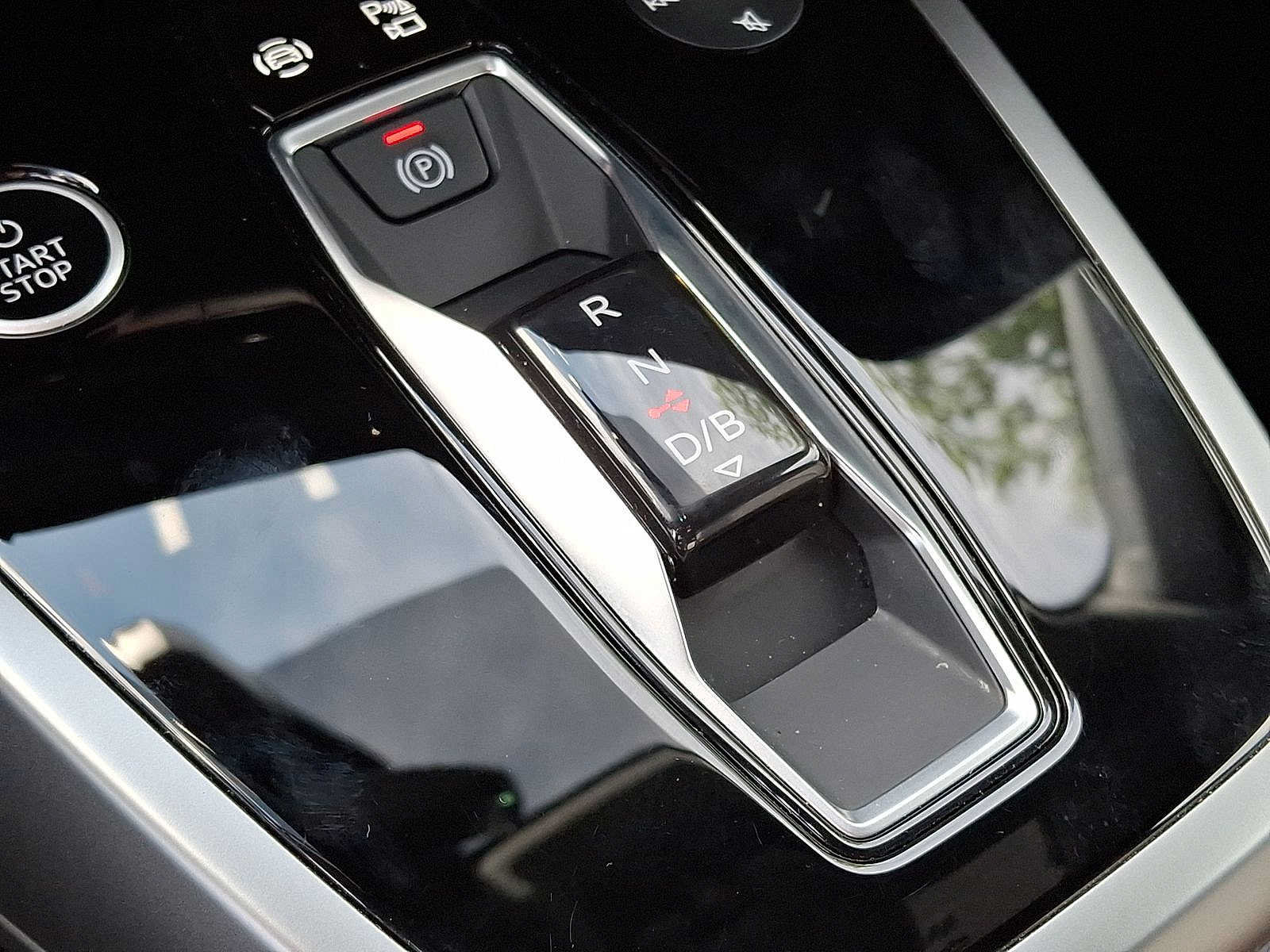 Used 2023 Audi Q4 e-tron Premium Plus w/ Premium Plus AWD/4WD image 18