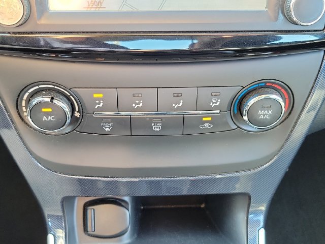 Used 2016 Nissan Sentra SR w/ SR Premium Package FWD image 32