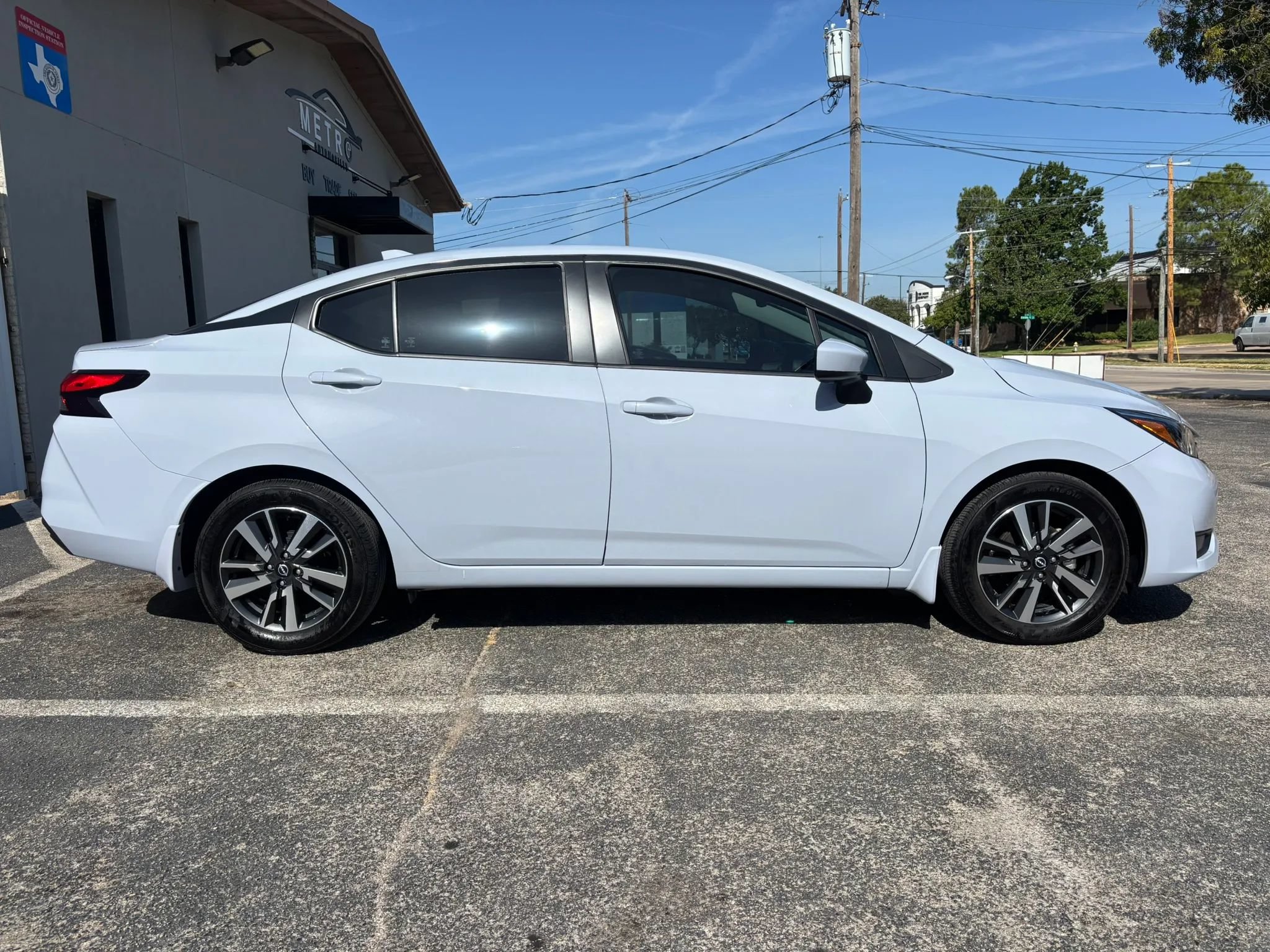 Used 2025 Nissan Versa SV w/ Trunk Package FWD image 7